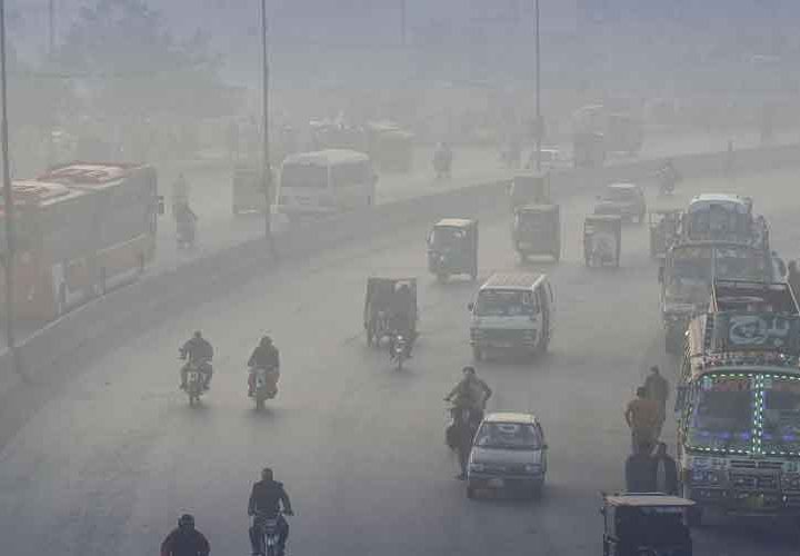 Lahore’s air quality levels reach record highs, govt warns of lockdown