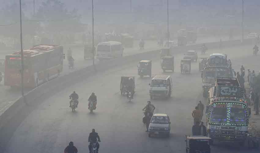 Lahore’s air quality levels reach record highs, govt warns of lockdown