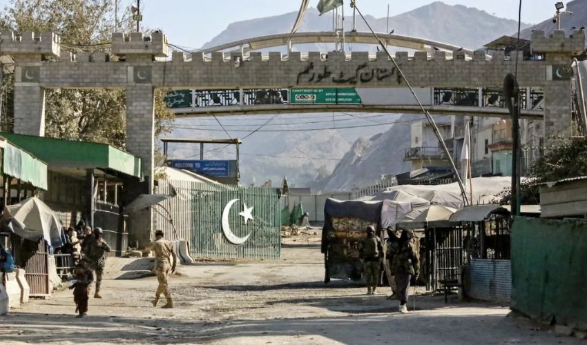 Tensions persist at Torkham border as closure enters sixth day