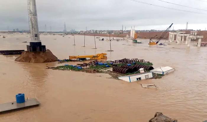 Malir, Lyari rivers overflow in Karachi; schools closed, army mobilised