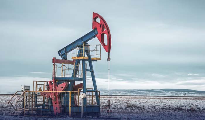 Oil jumps 4% as new military strikes threaten shipments