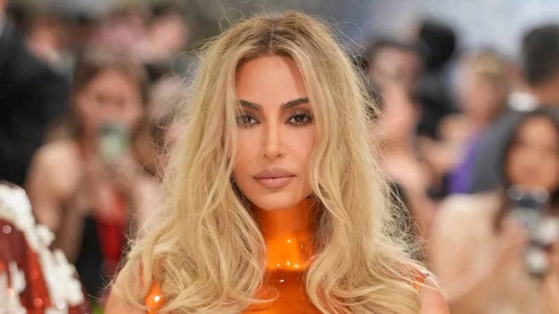 Kim Kardashian gets €1 damages for Paris robbery