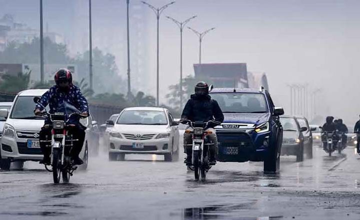Temperature drops rapidly as rain, cold winds sweep Pakistan