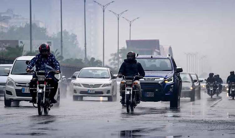 Temperature drops rapidly as rain, cold winds sweep Pakistan