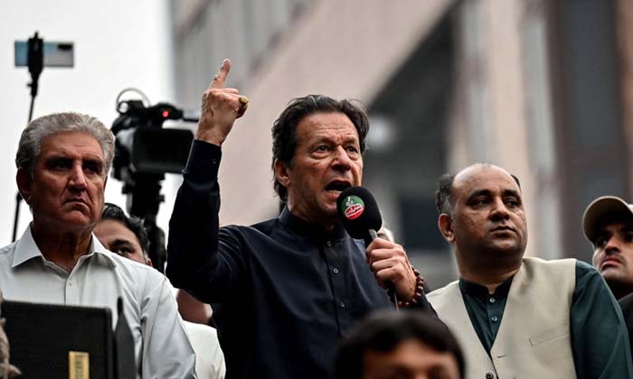 عمران خان  فائرنگ ,کئی افراد زخمی، لانگ مارچ ختم کر دیا گیا